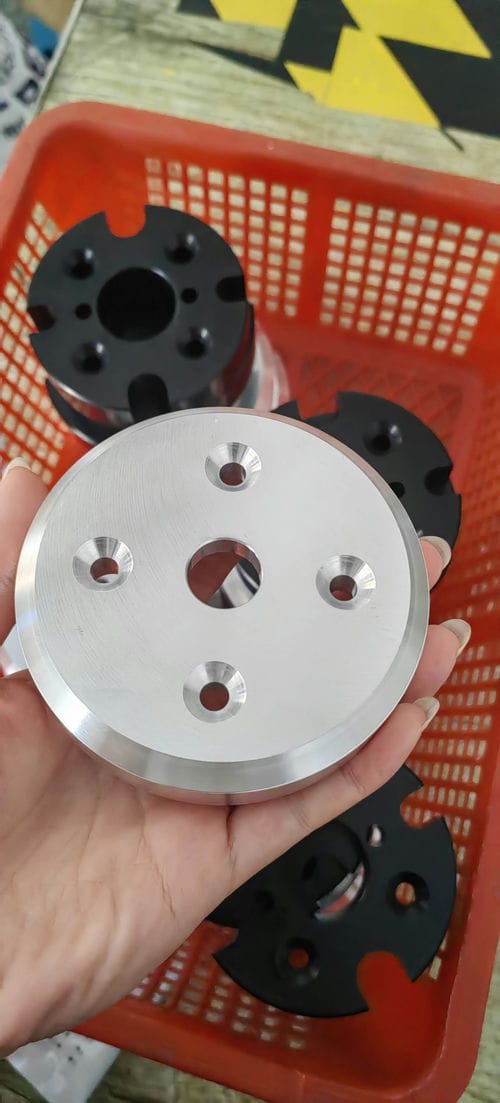 Image montrant l'usinage des pièces en aluminium