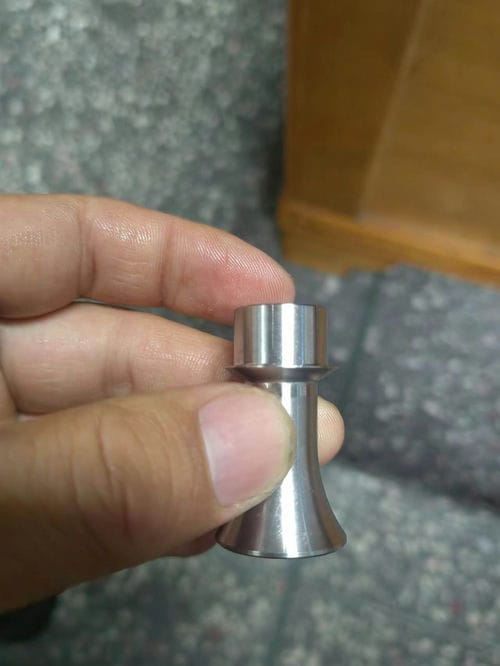 Image montrant les entretoises inox usinées