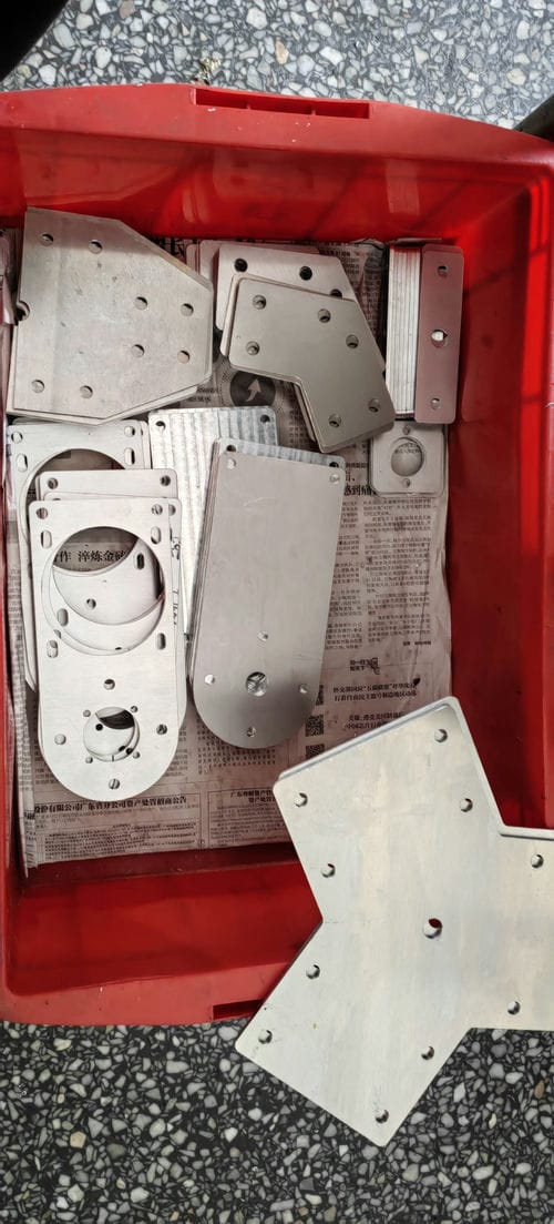 Image montrant les pièces aluminium découpées au laser