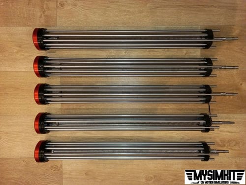 Photo des 5 vérins attendant leur moteur !